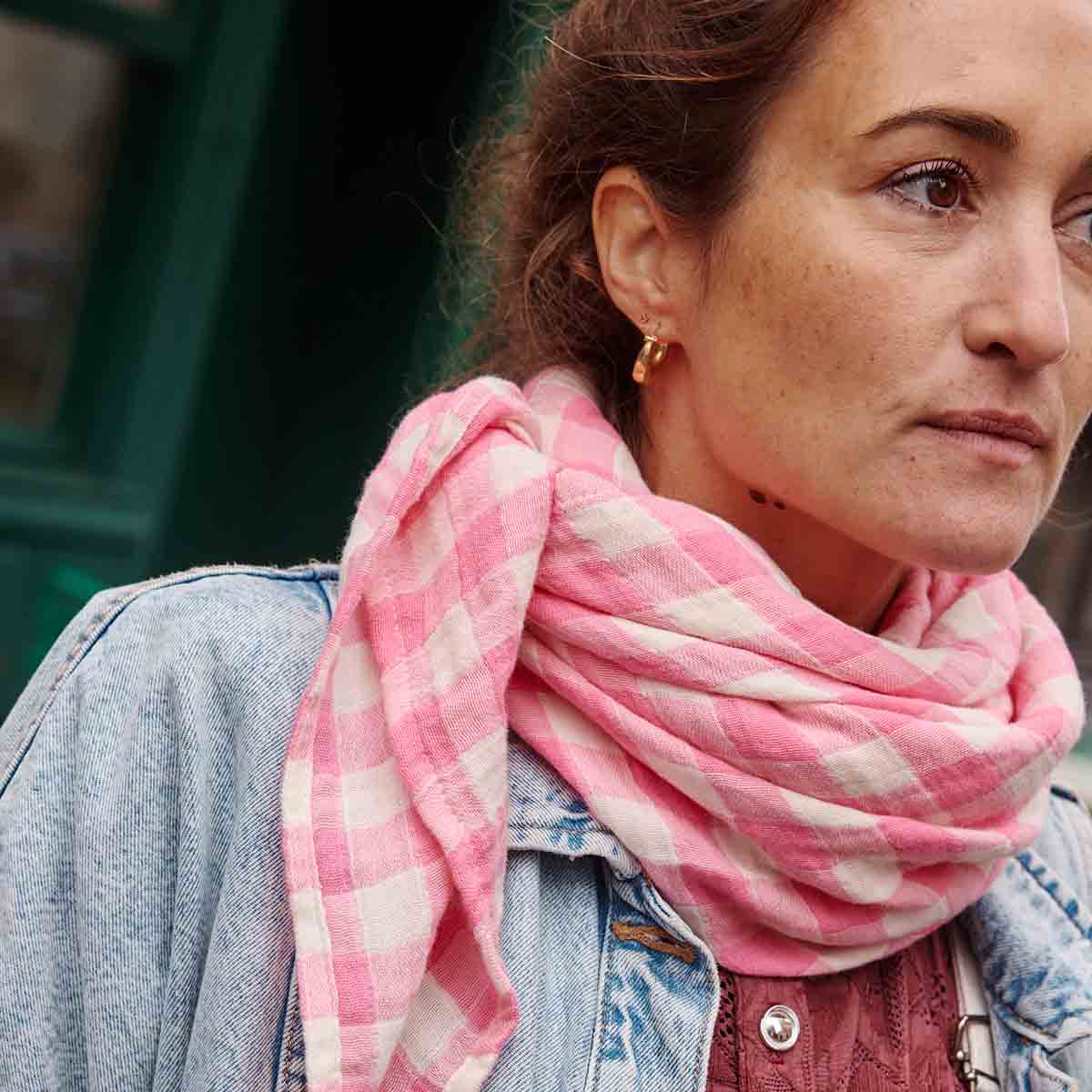 Foulard vichy rose et blanc - 110 x 110 cm